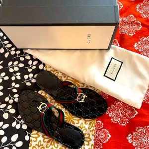 Gucci Women’s GG Thong Sandals size 37.5 great Condition